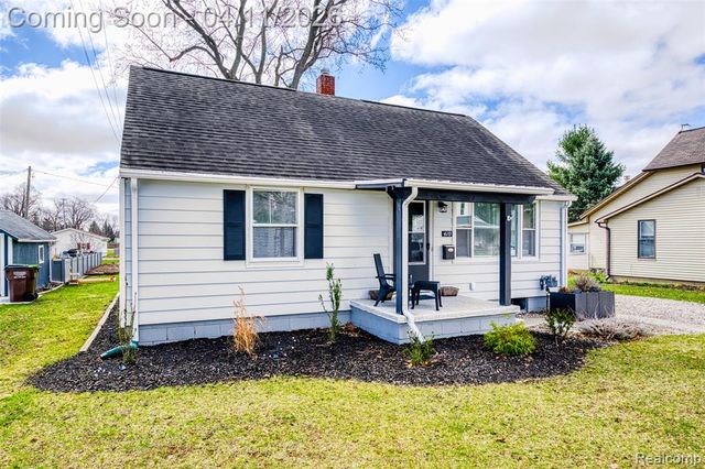 410 E Pottawatamie Street, Tecumseh, MI 49286