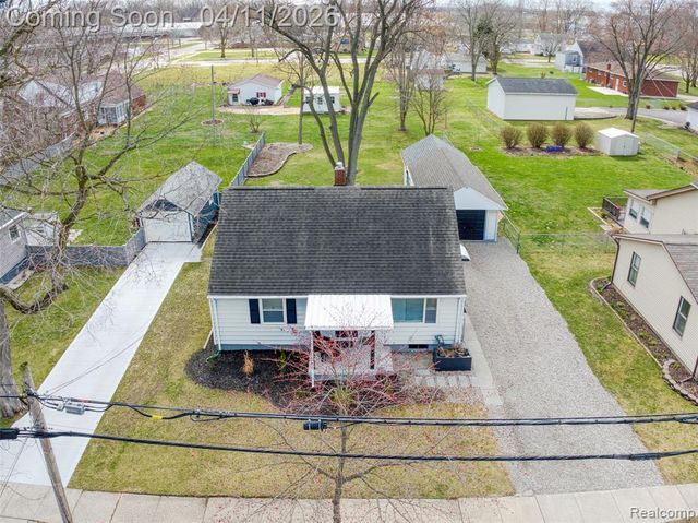 410 E Pottawatamie Street, Tecumseh, MI 49286