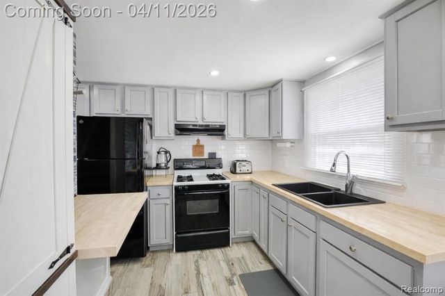 410 E Pottawatamie Street, Tecumseh, MI 49286