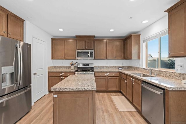 24060 Raptor Way, Lake Elsinore, CA 92532