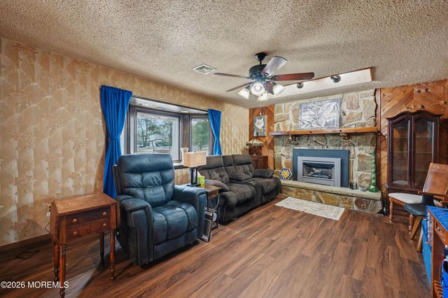 1301 Oakdale Street, Toms River, NJ 08757