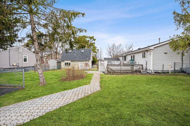 1301 Oakdale Street, Toms River, NJ 08757