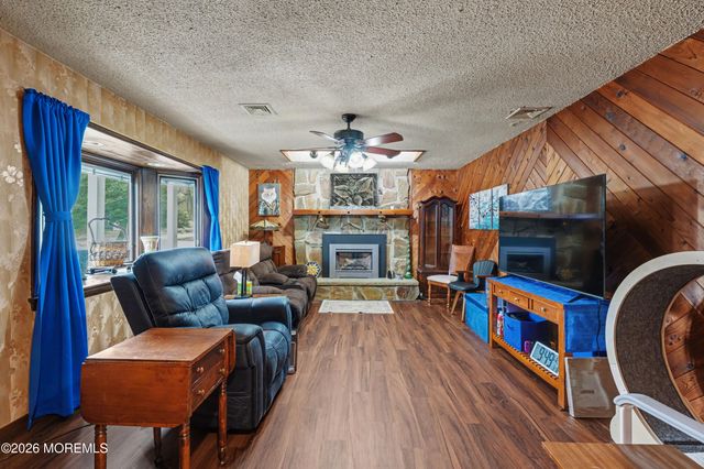 1301 Oakdale Street, Toms River, NJ 08757