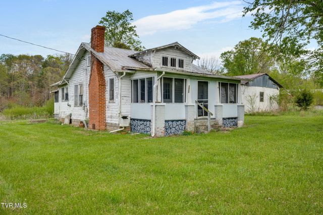 1620 Chinquapin Grove Road, Bluff City, TN 37618