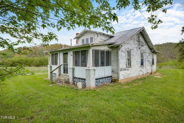 1620 Chinquapin Grove Road, Bluff City, TN 37618