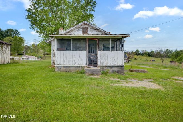 1620 Chinquapin Grove Road, Bluff City, TN 37618