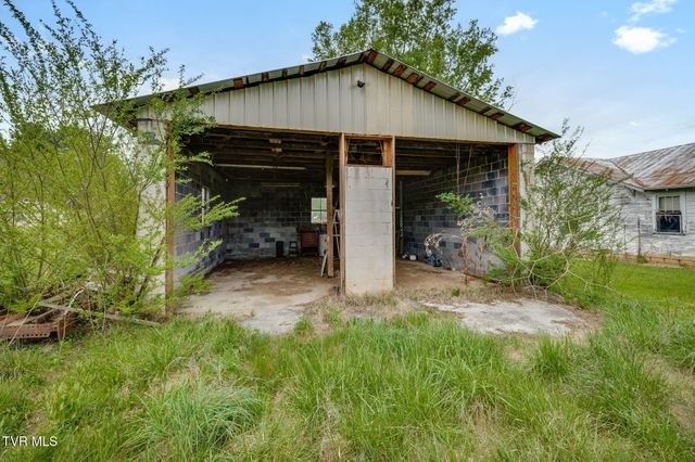 1620 Chinquapin Grove Road, Bluff City, TN 37618