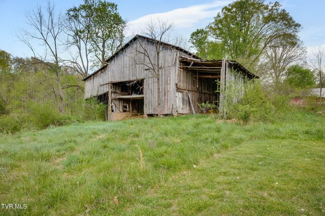 1620 Chinquapin Grove Road, Bluff City, TN 37618