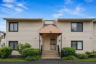 80 Commonwealth Court 3, Vernon Hills, IL 60061