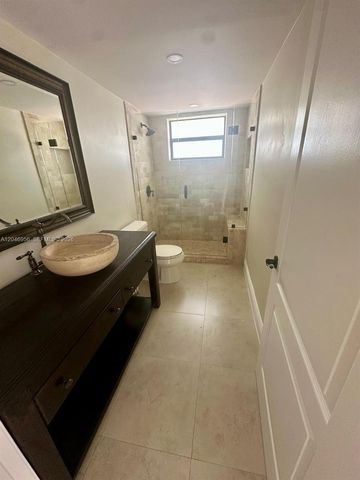 5839 SW 74th Ter 104, South Miami, FL 33143