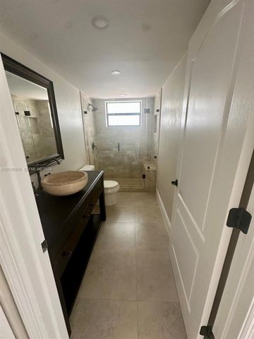 5839 SW 74th Ter 104, South Miami, FL 33143