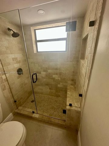 5839 SW 74th Ter 104, South Miami, FL 33143