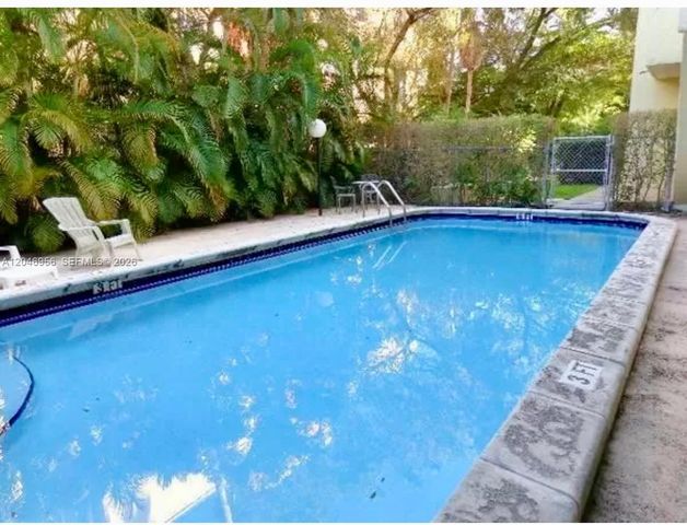 5839 SW 74th Ter 104, South Miami, FL 33143