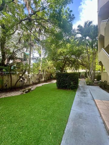5839 SW 74th Ter 104, South Miami, FL 33143