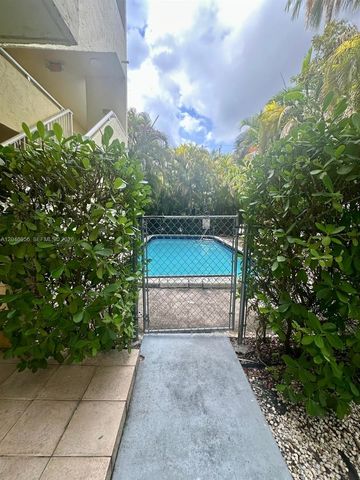 5839 SW 74th Ter 104, South Miami, FL 33143