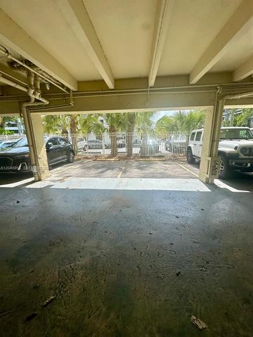 5839 SW 74th Ter 104, South Miami, FL 33143