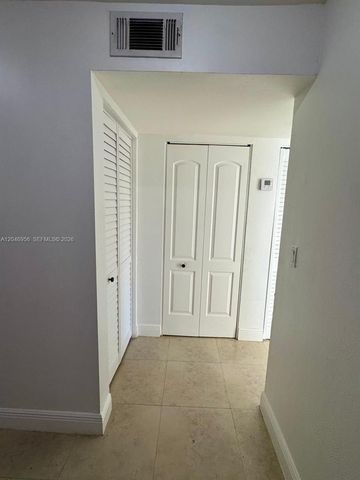 5839 SW 74th Ter 104, South Miami, FL 33143