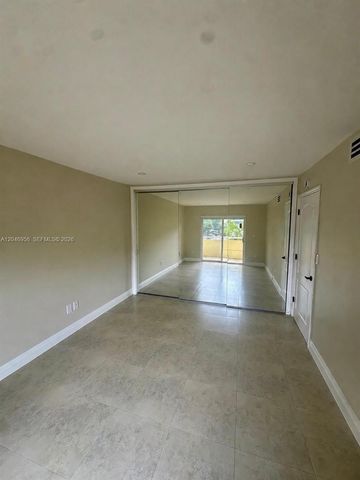 5839 SW 74th Ter 104, South Miami, FL 33143