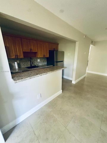 5839 SW 74th Ter 104, South Miami, FL 33143