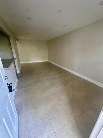 5839 SW 74th Ter 104, South Miami, FL 33143
