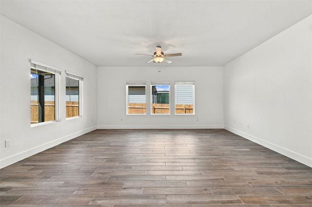 204 Ashby DR, Hutto, TX 78634