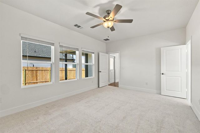 204 Ashby DR, Hutto, TX 78634