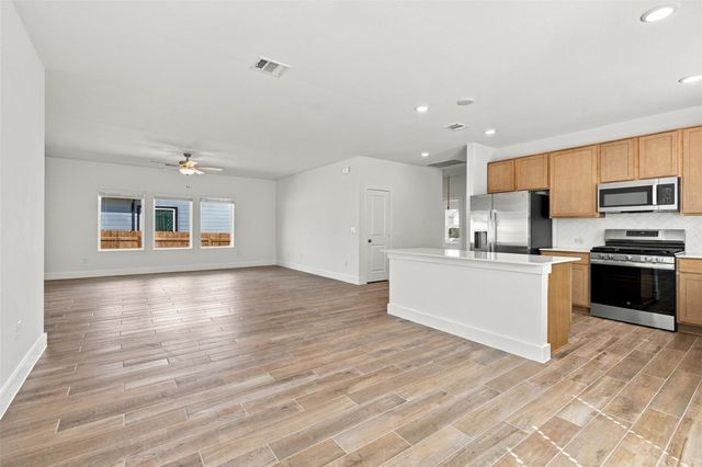 204 Ashby DR, Hutto, TX 78634