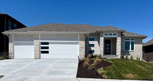 7402 N 168 Avenue, Bennington, NE 68007