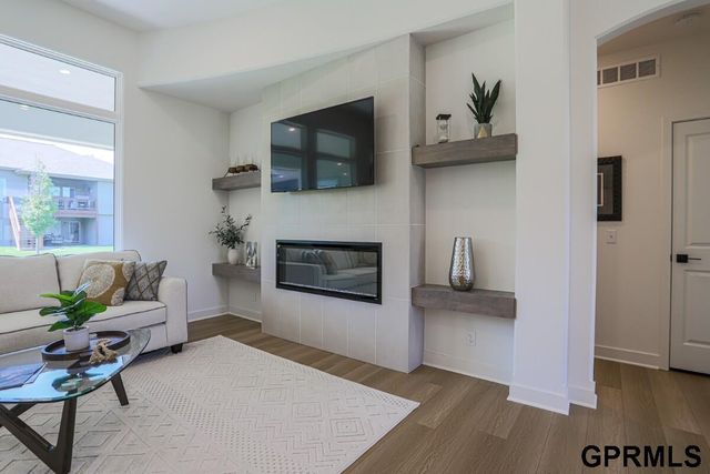 7402 N 168 Avenue, Bennington, NE 68007