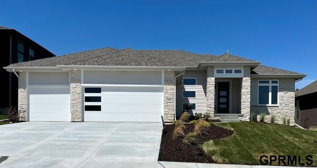 7402 N 168 Avenue, Bennington, NE 68007