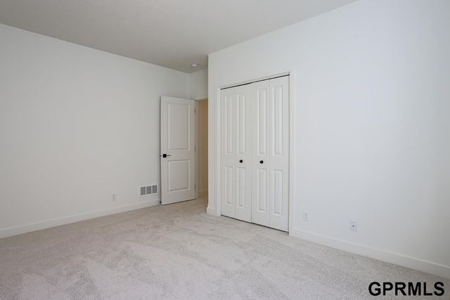 7402 N 168 Avenue, Bennington, NE 68007