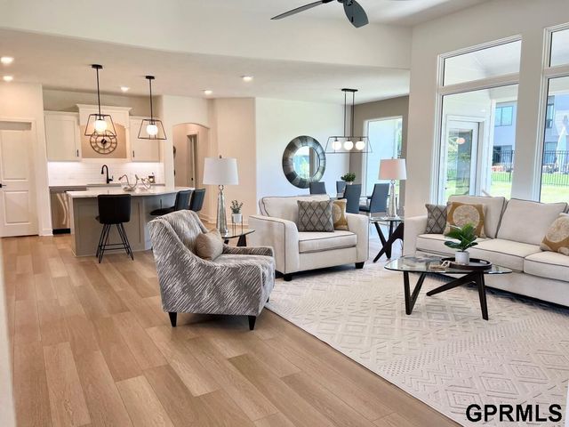 7402 N 168 Avenue, Bennington, NE 68007