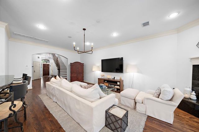 5339 Mcculloch Circle, Houston, TX 77056