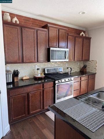 1826 Rosemary Dr, Gilroy, CA 95020