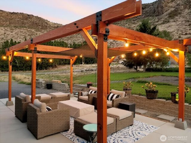 6422 Cowiche Canyon Lane, Yakima, WA 98908