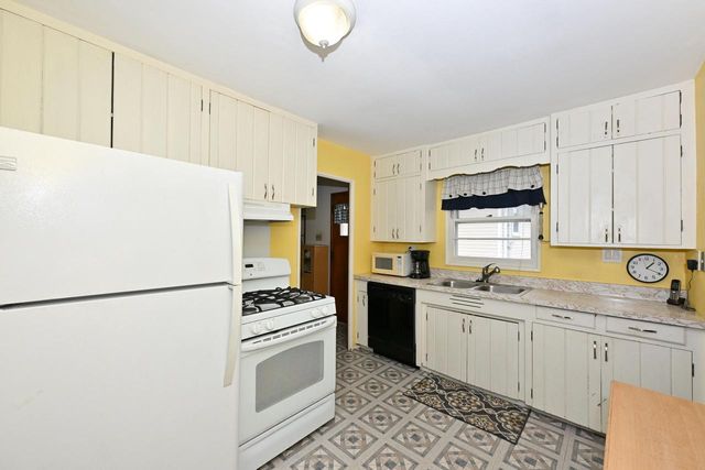 9020 Hawthorne AVENUE, Milwaukee, WI 53226