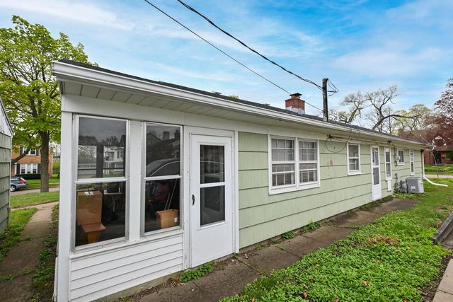 9020 Hawthorne AVENUE, Milwaukee, WI 53226