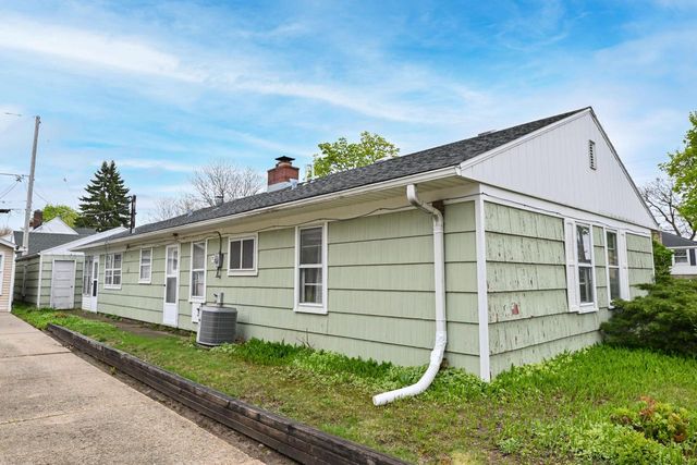 9020 Hawthorne AVENUE, Milwaukee, WI 53226