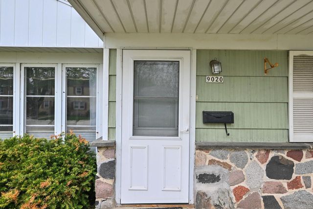 9020 Hawthorne AVENUE, Milwaukee, WI 53226