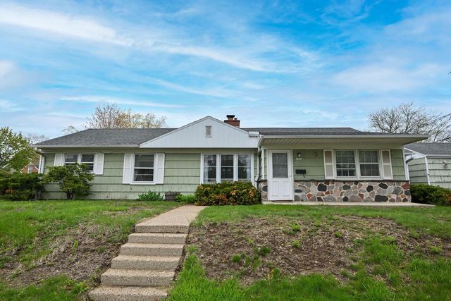 9020 Hawthorne AVENUE, Milwaukee, WI 53226