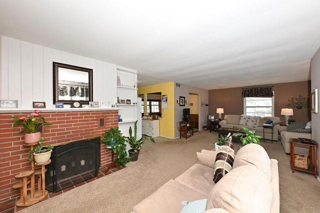 9020 Hawthorne AVENUE, Milwaukee, WI 53226