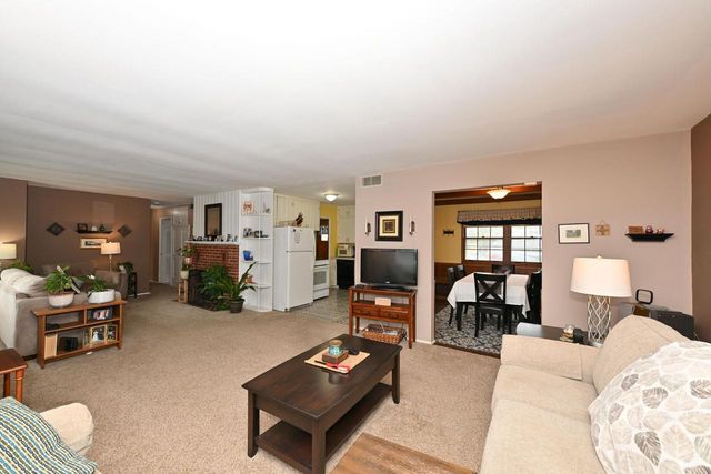 9020 Hawthorne AVENUE, Milwaukee, WI 53226
