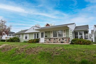 9020 Hawthorne AVENUE, Milwaukee, WI 53226