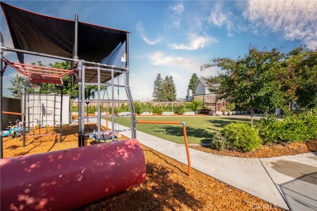 2064 Spruce, Clovis, CA 93611