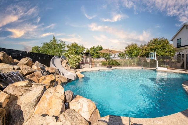 2064 Spruce, Clovis, CA 93611