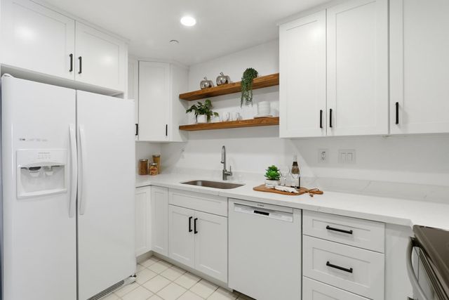 962 Belmont Terrace 9, Sunnyvale, CA 94086