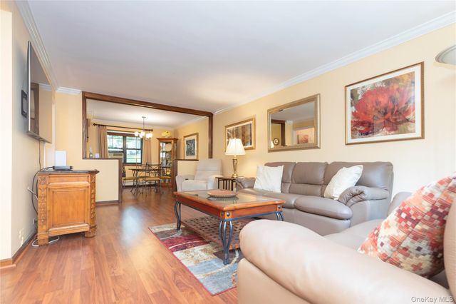 1263 California Road 2R, Eastchester, NY 10709