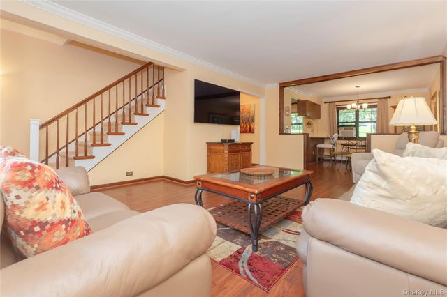 1263 California Road 2R, Eastchester, NY 10709