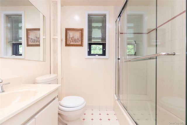 1263 California Road 2R, Eastchester, NY 10709