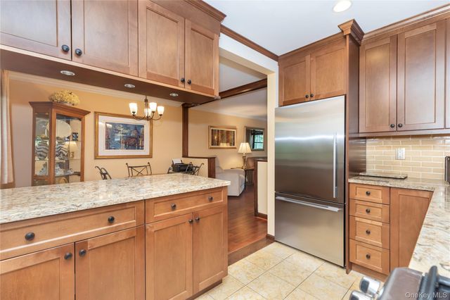1263 California Road 2R, Eastchester, NY 10709